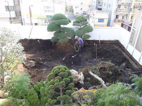 庭園撤去作業中2